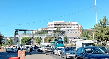 Okullar açıldı trafik çilesi başladı