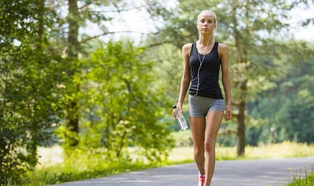 Düzenli yürüyüş, kalp sağlığını iyileştirmek ve korumak için etkili bir yol olabilir.