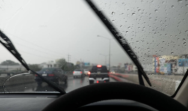 Yağmurlu Havalarda Güvenli Sürüş İçin Neler Yapılmalı?