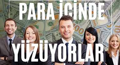 PARANIN İÇİNDE YÜZÜYORLAR
