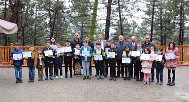 Başarı Belgelerini birlikte verdiler