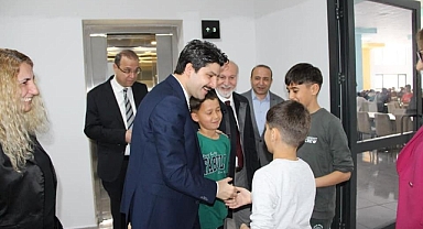 Çocuklarla bayramlaştı