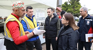 Deprem bölgesi vatandaşların taleplerini dinliyor