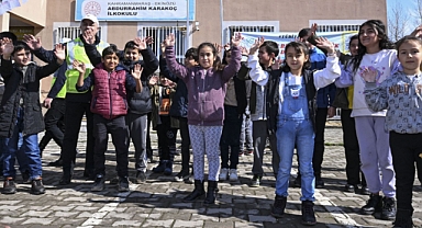 Depremzede öğrenciler, memleketlerine geri dönüyor