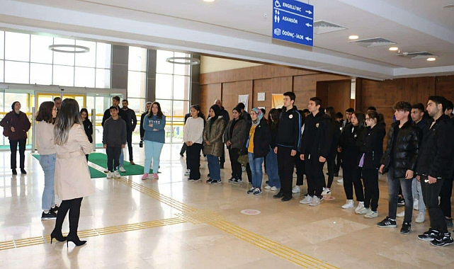 Öğrencilerin soruları yanıtlandı