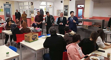 Öğrencilerle iftar açtılar