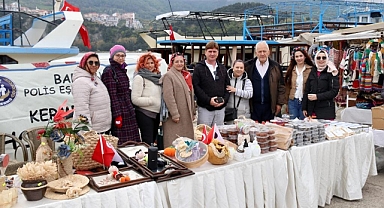 Polis eşlerinden kermes!