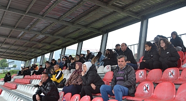 Şampiyon Yeni Bartınspor taraftarıyla coştu