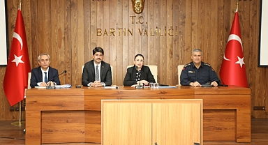 Tek tek muhtarları dinledi