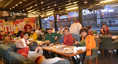 UltrAslan Galatasaray taraftar grubu iftarda buluştu