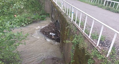 Yaka seli menfezleri tıkadı 