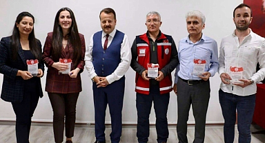 Afetzedelerin yardımına koşan öğretmenlere teşekkür edildi