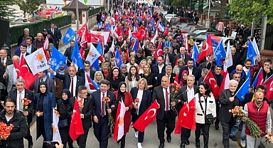 AK Parti’den sevgi yürüyüşü caddeleri doldurdu