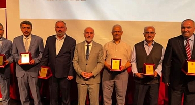 Emekli olan din görevlilerine plaket