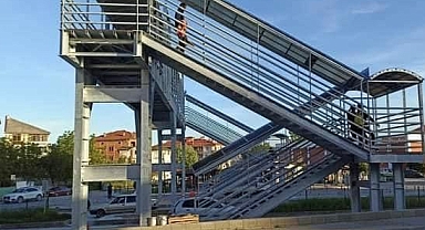 Emniyet Müdürlüğü Önü Yaya üst geçidi tamamlandı