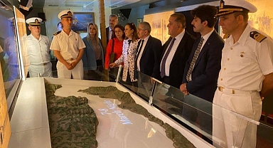 Fırıncıoğlu Nusret Müze Gemisi’ni gezdi