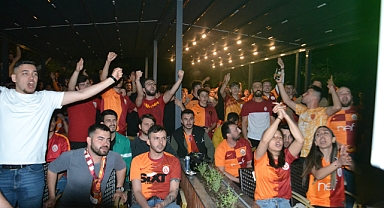 Galatasaray taraftarı Asmada şampiyonluğu kutladı