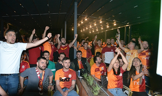 Galatasaray taraftarı Asmada şampiyonluğu kutladı