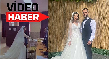 Gelinlik ve Damatlık ile oy kullandılar