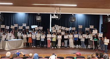İngilizce kursiyerleri belgelerini aldı