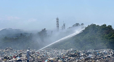 Katı atıkların döküldüğü depolama alanı ilaçlandı