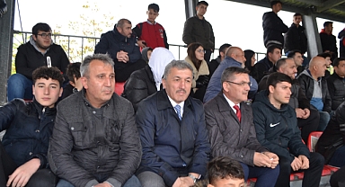 Milletvekili adayları baraj maçını izledi