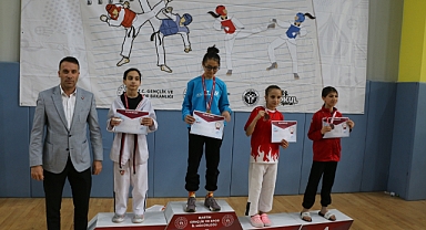 Taekwondo müsabakaları sonunda ödül töreni düzenlendi