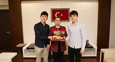 Vali Arslan, Birinci olan Öğrencileri Ödüllendirdi