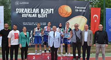 3x3 baskette madalyalar takımlara takdim edildi