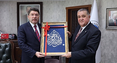 Adalet Bakanı Tunç'tan Belediye'ye ziyaret