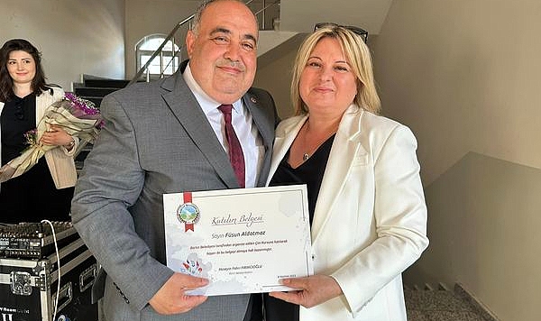 Aldatmaz, Sergi açılışına katıldı