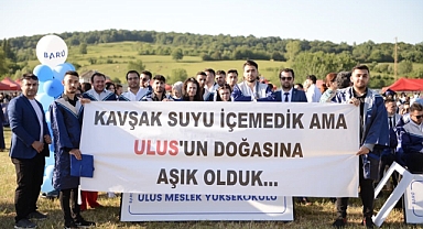 BARÜ'lü öğrencilerden mizahi pankartlar