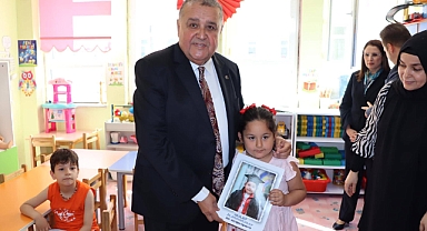 Başkan Fırıncıoğlu öğrencilerin karne heyecanına ortak oldu