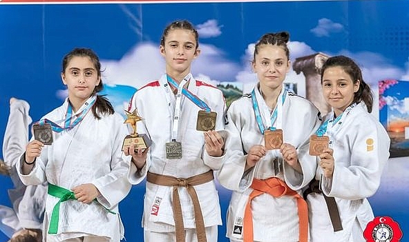 Behice Çöntek’ ten Bronz Madalya