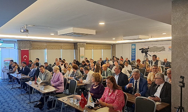 Çakır, Şehirleşme ve Deprem Gerçeği Çalıştayına katıldı 