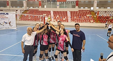 Cumhuriyet Ortaokulu Türkiye üçüncüsü oldu