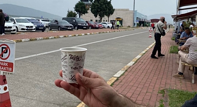 Gurbetçiler havalimanındaki çay fiyatına isyan etti
