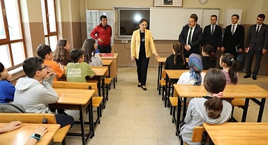 Vali Arslan ortaokul öğrencileriyle buluştu
