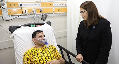 Validen hastalara geçmiş olsun ziyareti