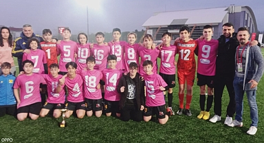 Yeni Bartınspor U-15 takımı şampiyondan döndü