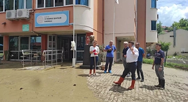 Acar, 15 Temmuz Şehitler İlkokulu'nda incelemelerde bulundu