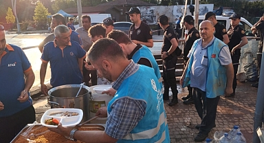Afetzedeler için yemek dağıtıldı