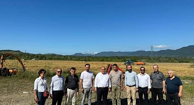 Aldatmaz, zarar gören tarlarlarda incelemelerde bulundu