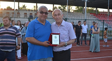 ASKF müsabakalara katkı sağlayanlara plaket verdi