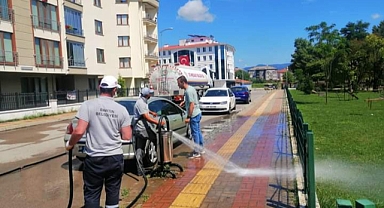 Bartın Belediyesi'nin temizlik seferberliği sürüyor