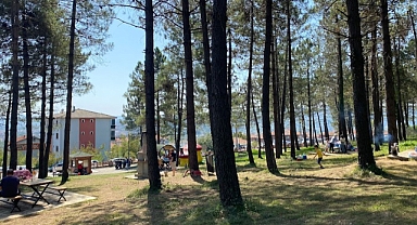 Bartın’da piknik alanları doldu taştı