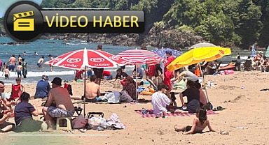Plajlarda adım atacak yer kalmadı