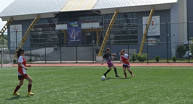 Bartın Kız futbol takımı ilk maçına çıktı