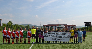 Bartın Kız futbol takımından anlamlı pankart
