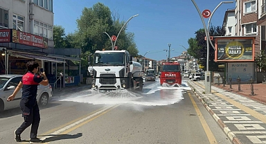 Cadde ve Sokaklar ilaçlı su ile yıkanıyor